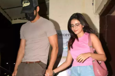 Ishaan Khatter Gets Frustrated with Paparazzi, Tells Them to 'Band Kar Do Yaar' While Posing with GF Chandni Bainz