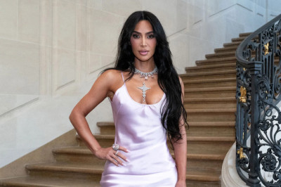 Kim Kardashian Buys 22-Carat Diamond Ring with Insurance Payout from 2016 Paris Robbery