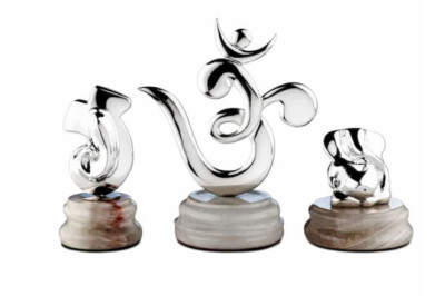 Transform Your Work Routine with Designer Desk and Office Accessories